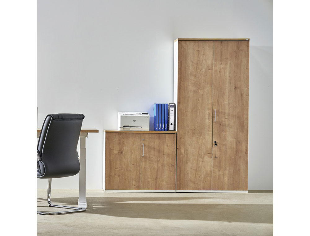 ARMARIO ROCADA CON TRES ESTANTES Y DOS PUERTAS INFERIORES SERIE STORE 156X90X45 CM ACABADO GRIS/BCO