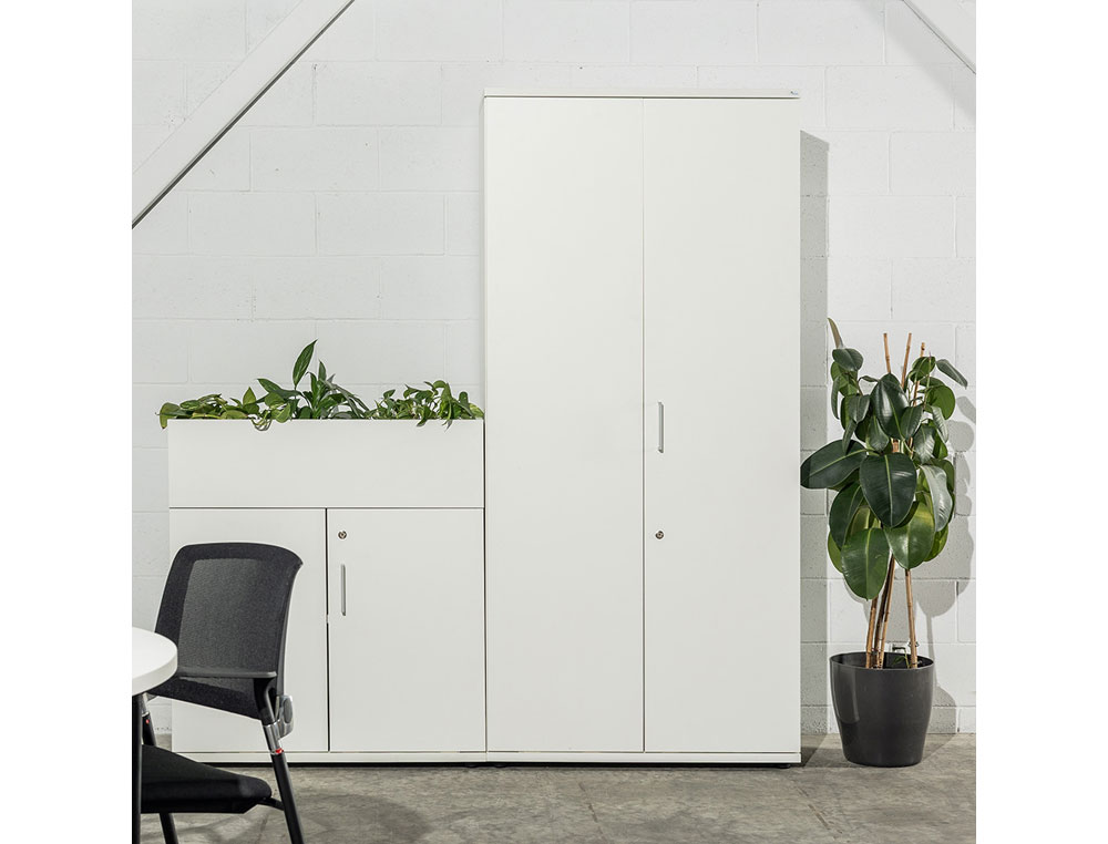 ARMARIO ROCADA CON TRES ESTANTES Y DOS PUERTAS INFERIORES SERIE STORE 156X90X45 CM ACABADO GRIS/BCO