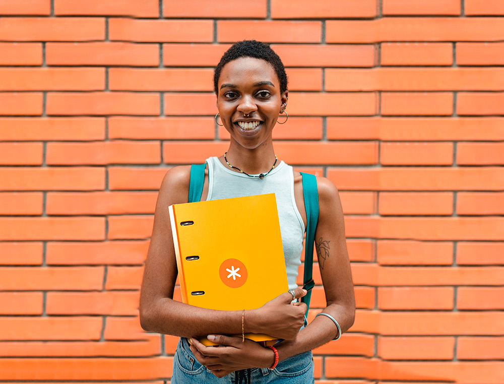 CARPETA CON RECAMBIO ANTARTIK A4 CUADRO 5MM FORRADA 4 ANILLAS 25MM REDONDAS COLOR MOSTAZA