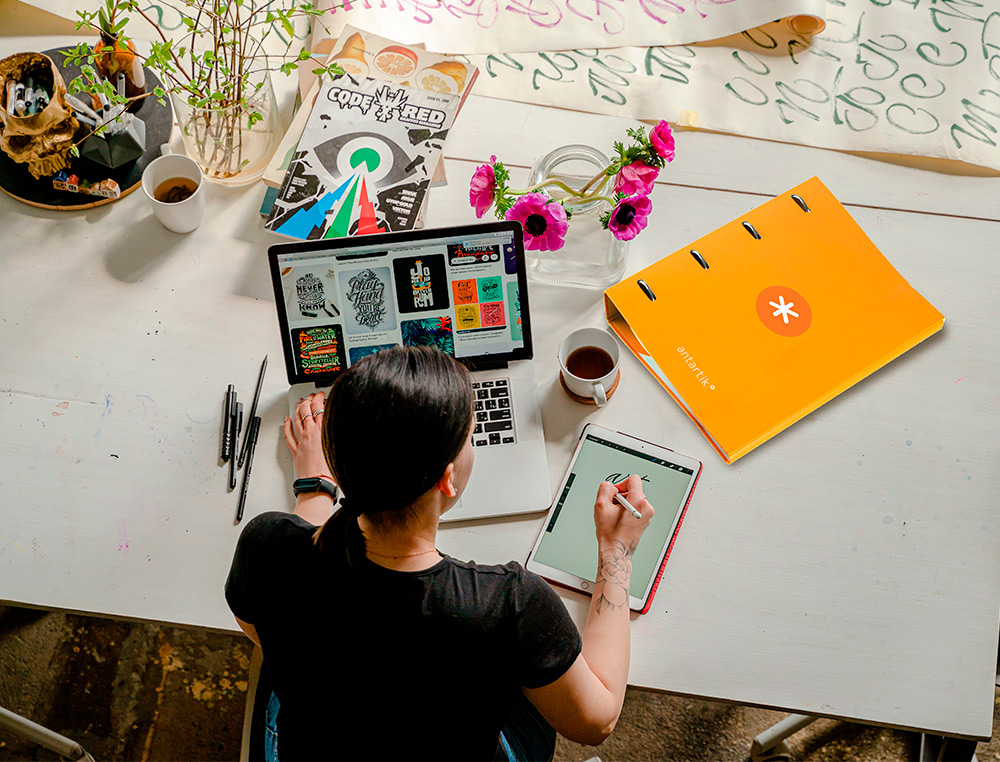 CARPETA CON RECAMBIO ANTARTIK A4 CUADRO 5MM FORRADA 4 ANILLAS 25MM REDONDAS COLOR MOSTAZA