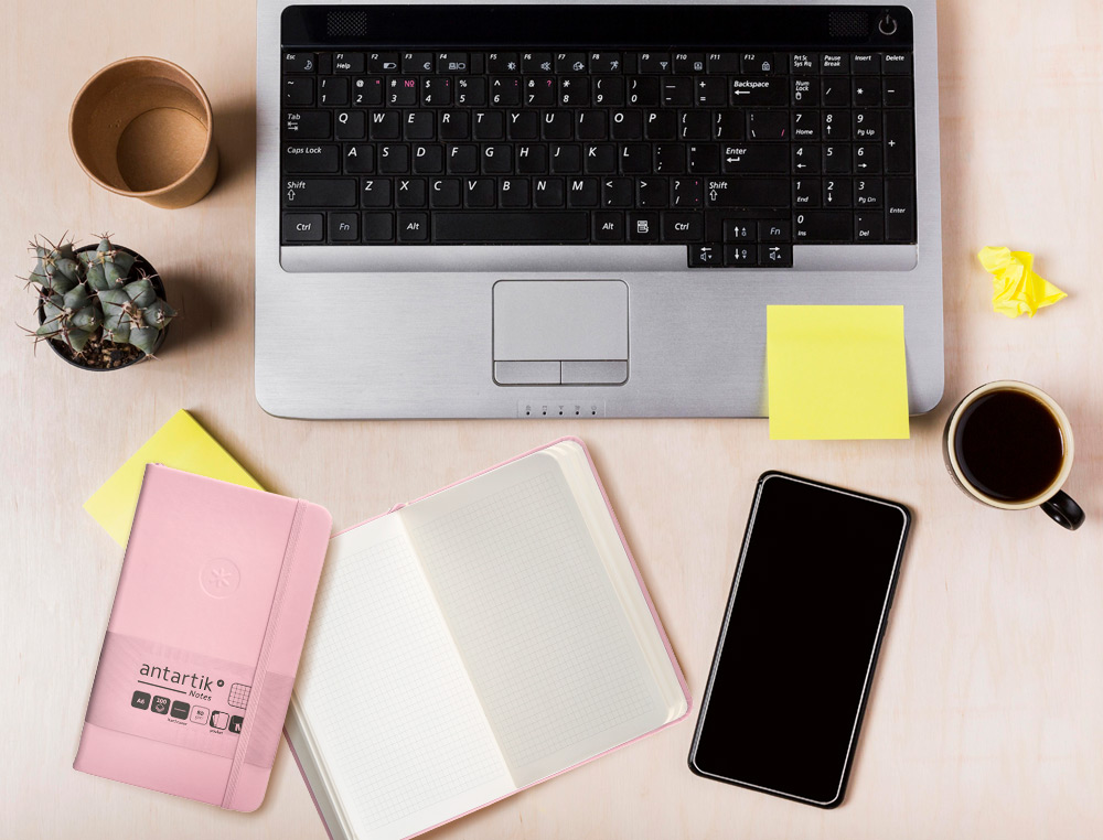 CUADERNO CON GOMILLA ANTARTIK NOTES TAPA DURA A6 HOJAS CUADRICULA ROSA PASTEL 100 HOJAS 80 GR FSC