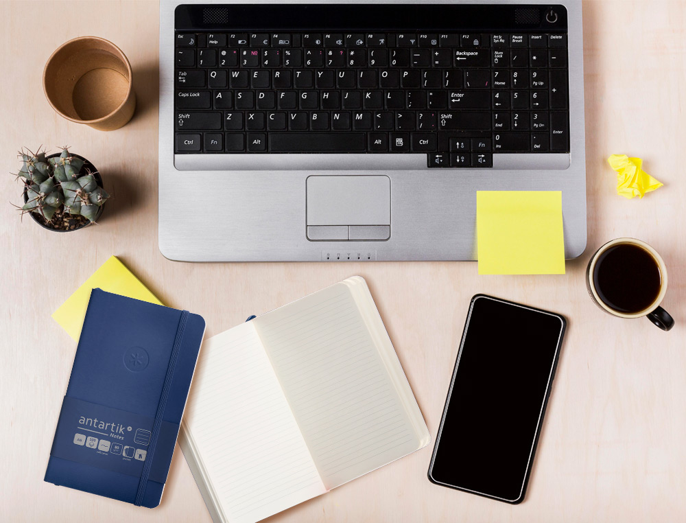 CUADERNO CON GOMILLA ANTARTIK NOTES TAPA BLANDA A6 RAYAS AZUL MARINO 100 HOJAS 80 GR FSC