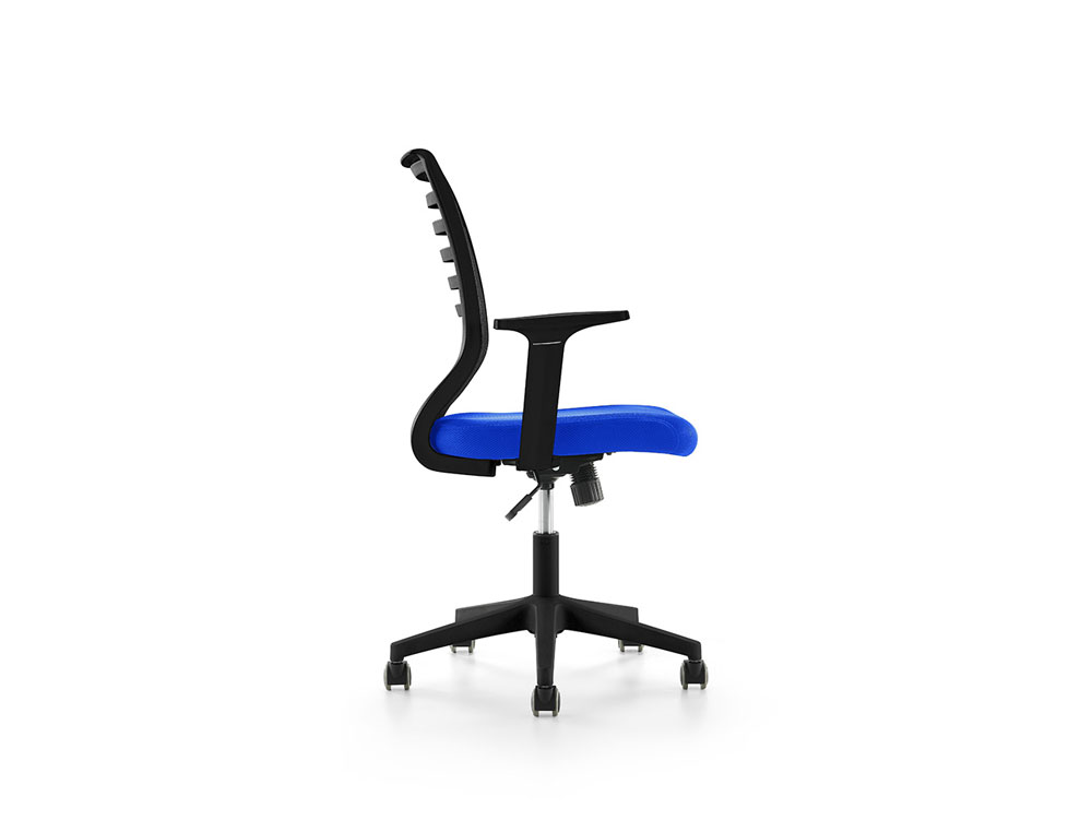 SILLA ROCADA DE OFICINA CON BRAZOS TAPIZADA EN TELA IGNIFUGA NEGRO Y RESPALDO DE MALLA NEGRO