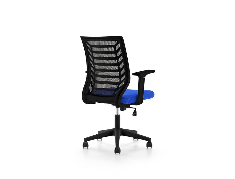 SILLA ROCADA DE OFICINA CON BRAZOS TAPIZADA EN TELA IGNIFUGA NEGRO Y RESPALDO DE MALLA NEGRO